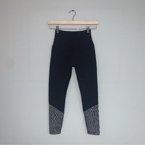 Beyond Yoga Leggings Size Small Black Leopard Back Me Up High Waisted 7/8 Length - Picture 2 of 10